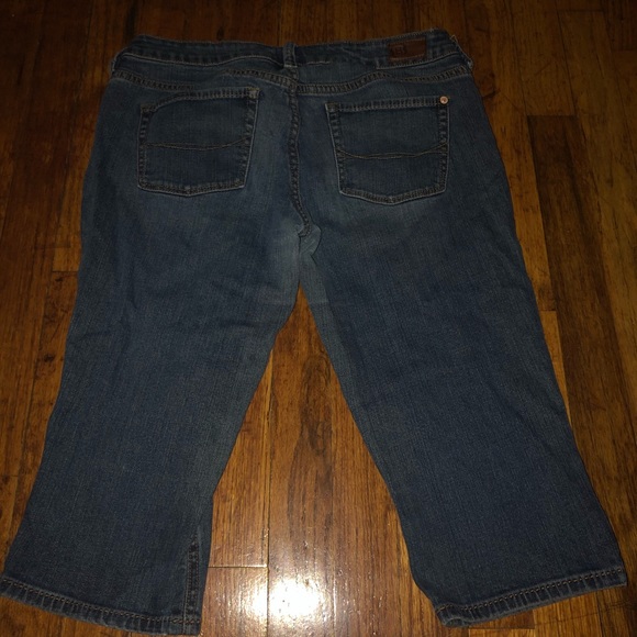 Bullhead Capris - Picture 2 of 2